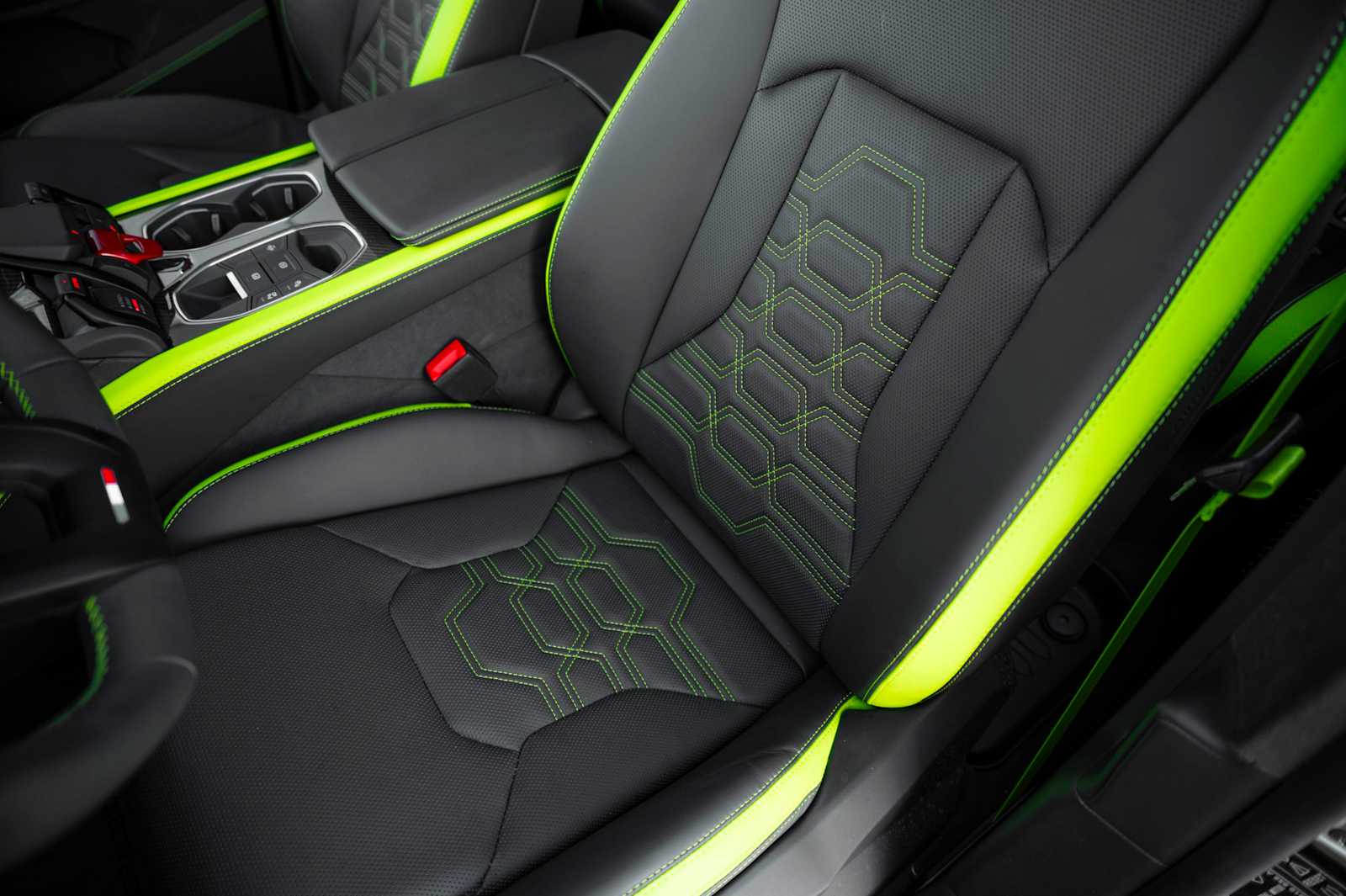 used 2025 Lamborghini Urus car, priced at $319,998