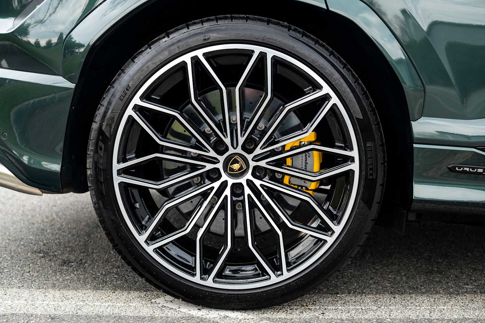 2025 Lamborghini Urus SE - Photo 18