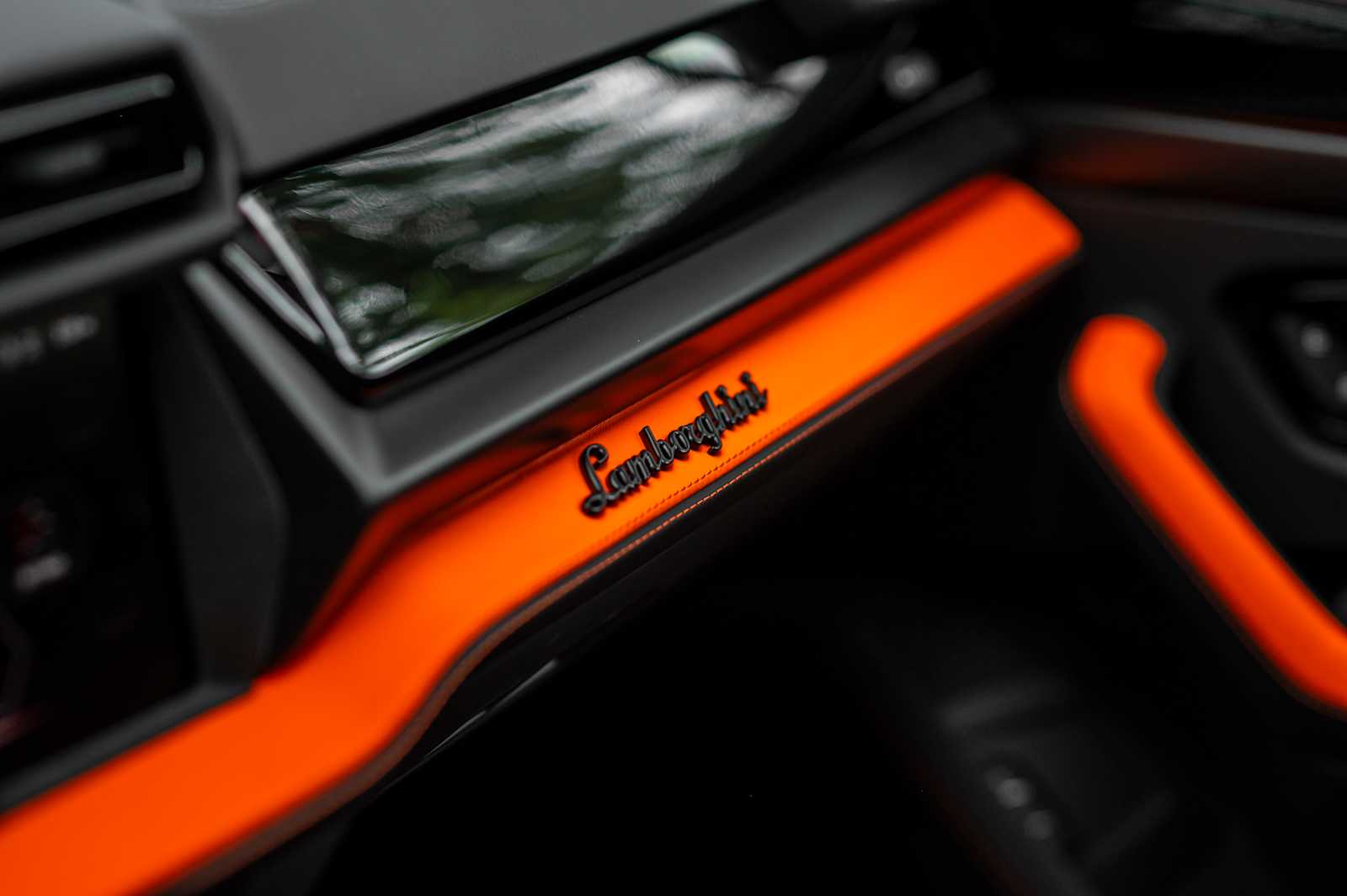 2025 Lamborghini Urus SE - Photo 21