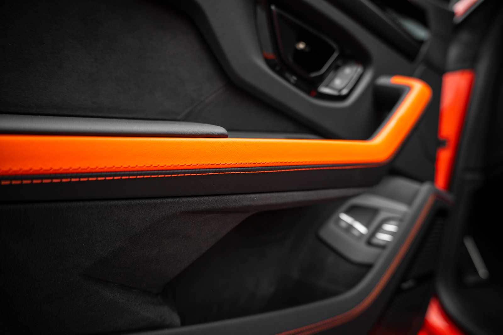 2025 Lamborghini Urus SE - Photo 25
