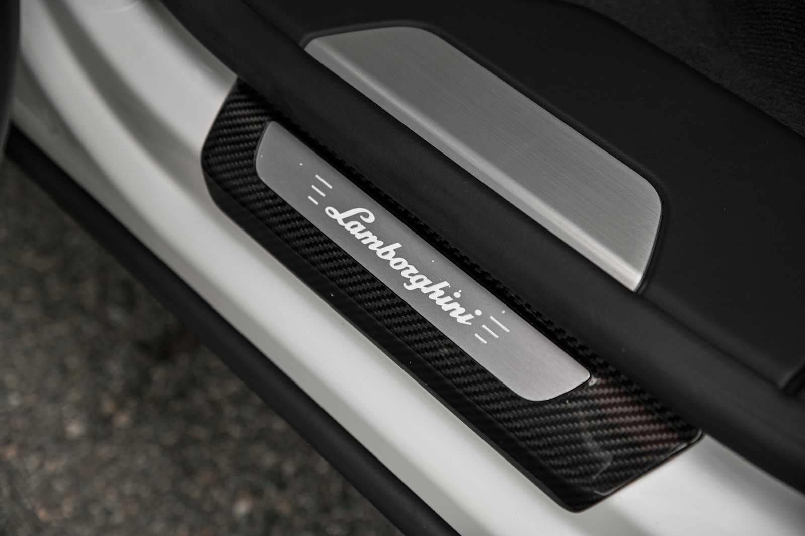 2024 Lamborghini Urus S - Photo 37