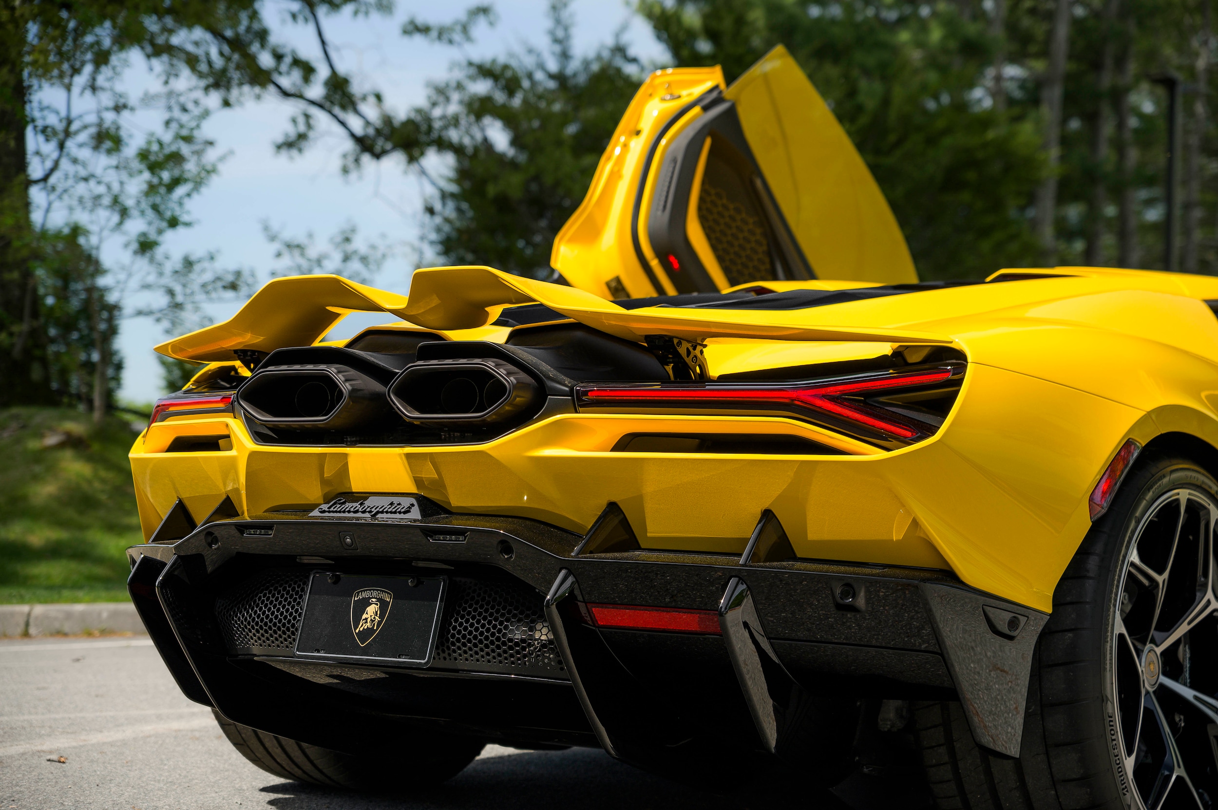 2025 Lamborghini Revuelto Base - Photo 90