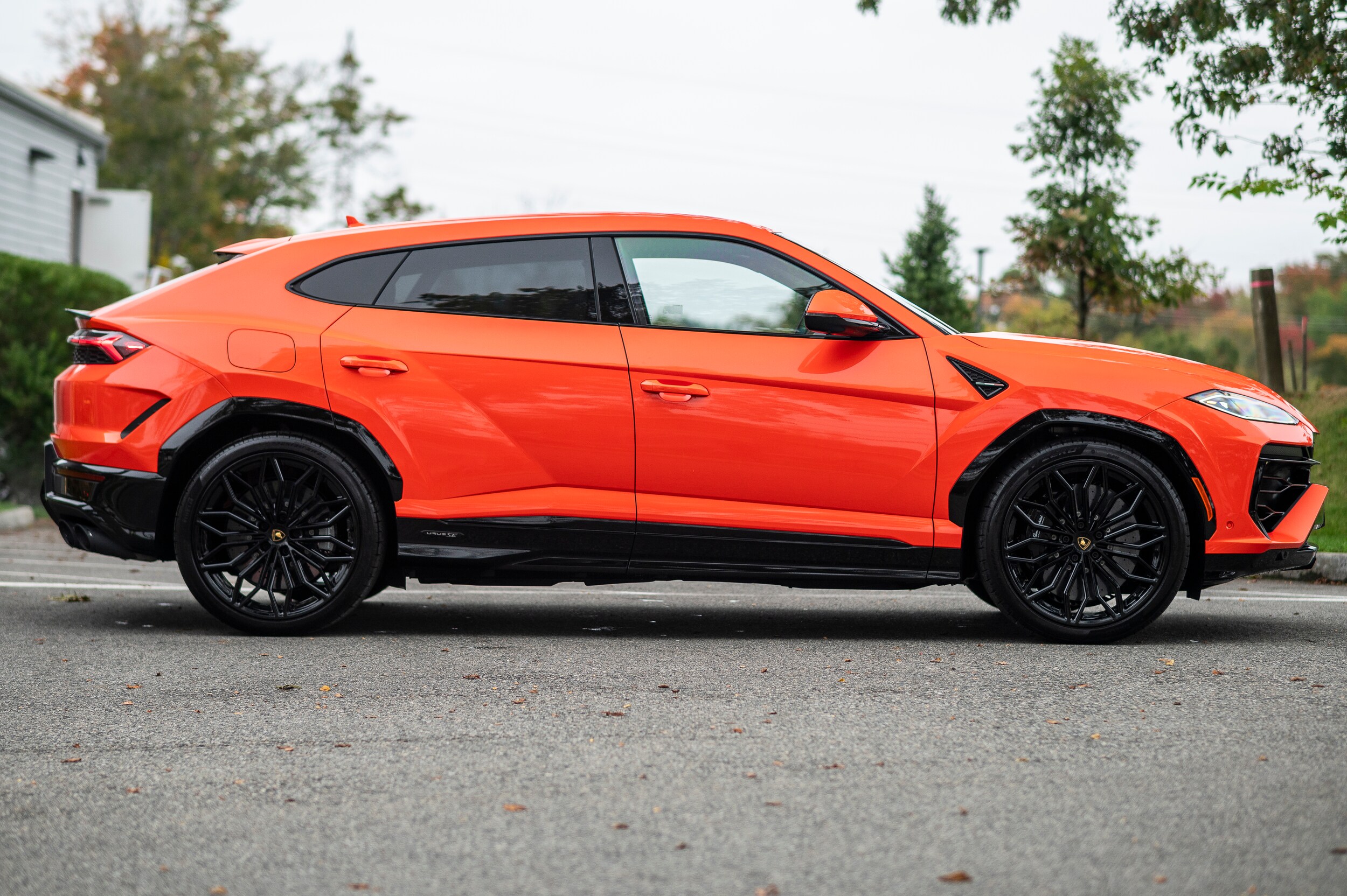2025 Lamborghini Urus SE photo 4
