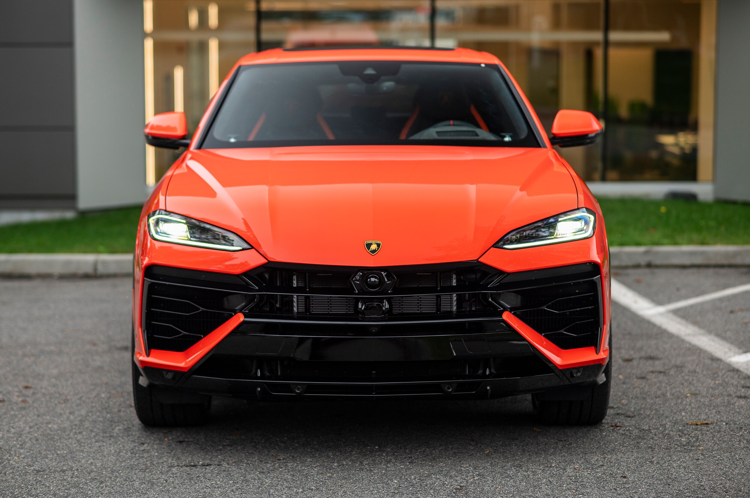 2025 Lamborghini Urus SE photo 2