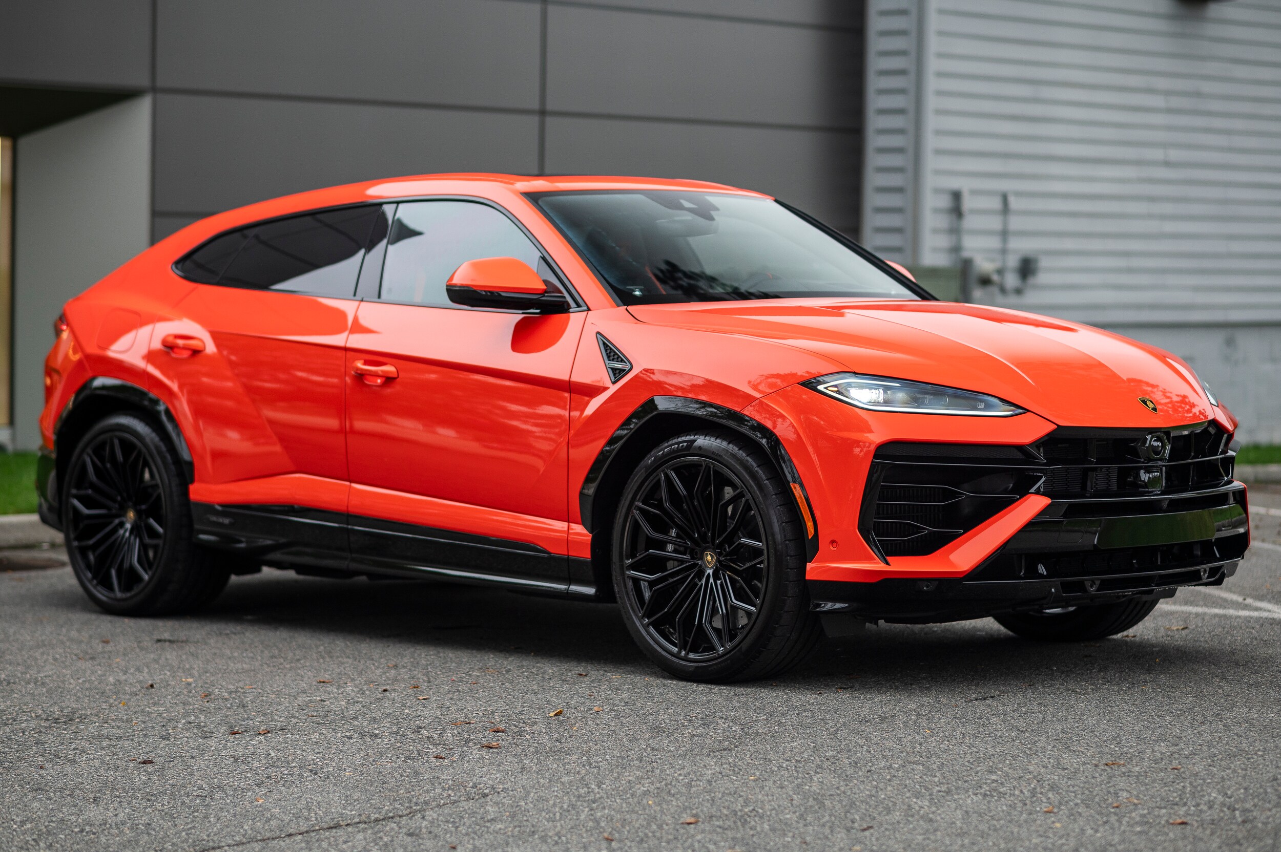 2025 Lamborghini Urus SE photo 3