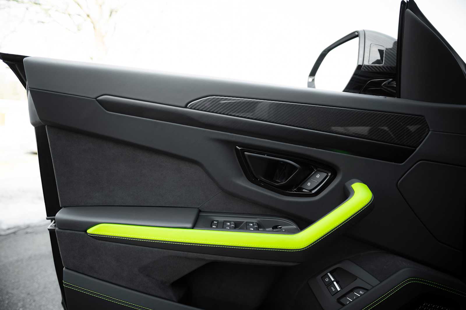 used 2025 Lamborghini Urus car, priced at $319,998