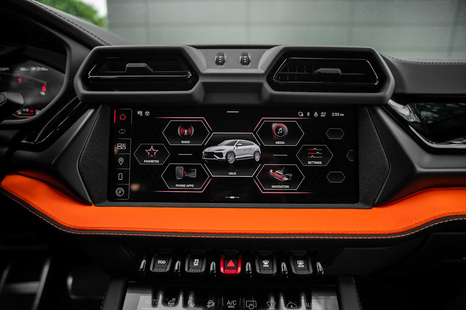 2025 Lamborghini Urus SE - Photo 40