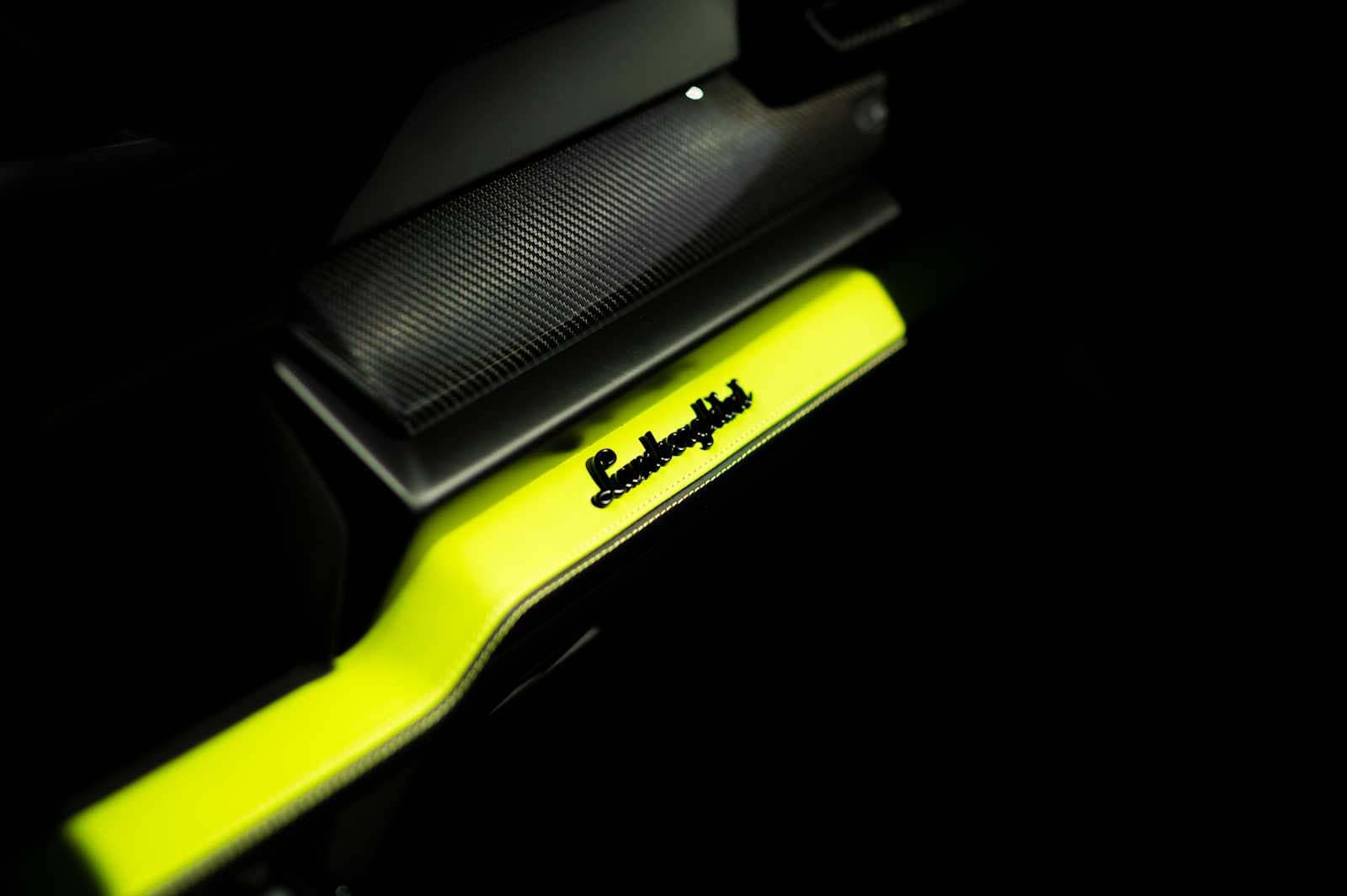 used 2025 Lamborghini Urus car, priced at $319,998