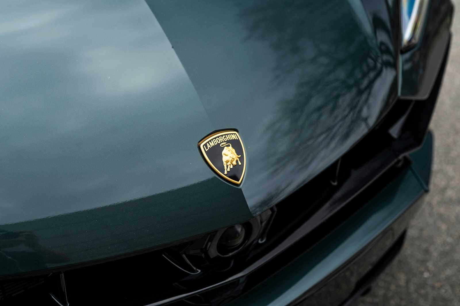 2025 Lamborghini Urus SE - Photo 17