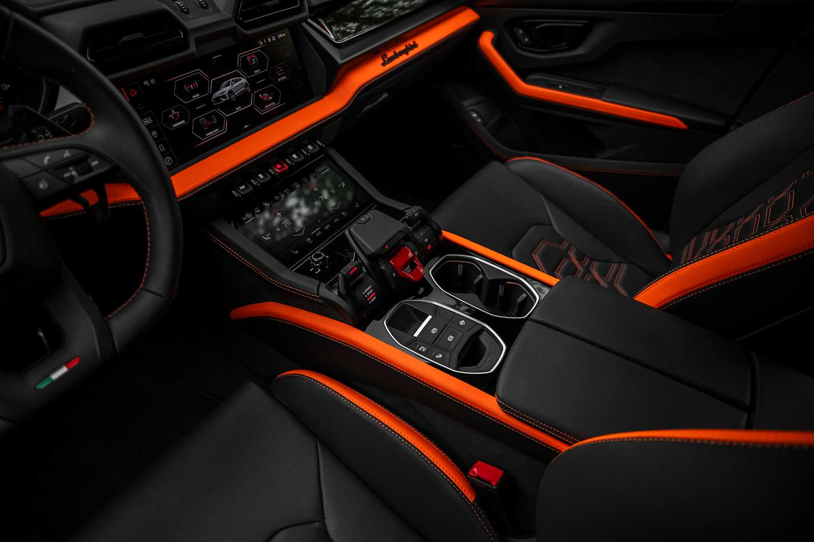2025 Lamborghini Urus SE - Photo 30