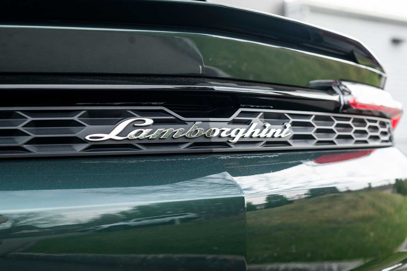 2025 Lamborghini Urus SE - Photo 12