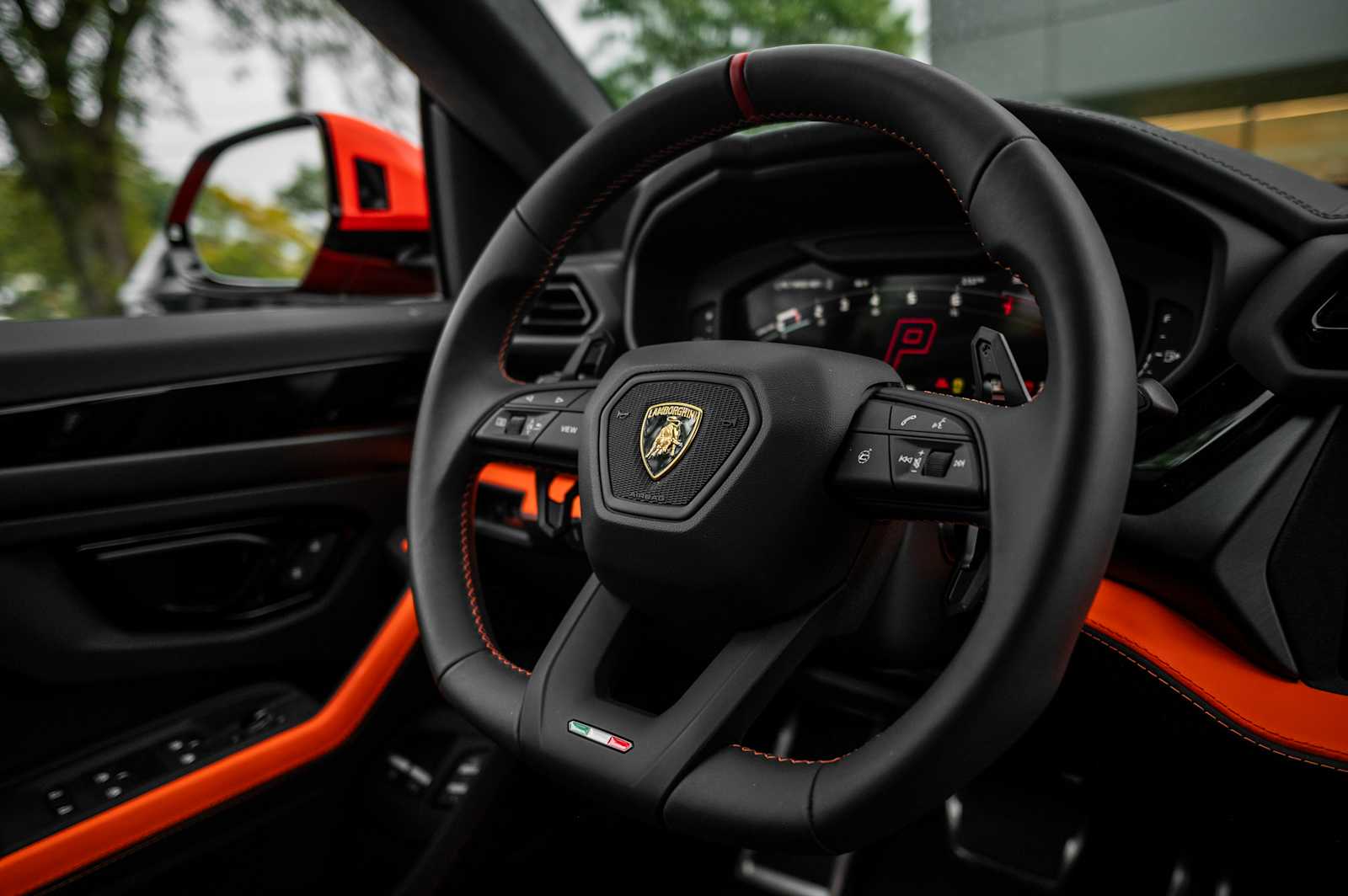 2025 Lamborghini Urus SE - Photo 42