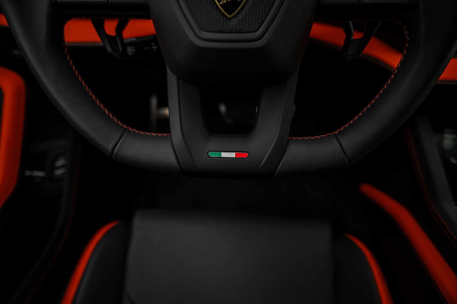 2025 Lamborghini Urus SE - Photo 33