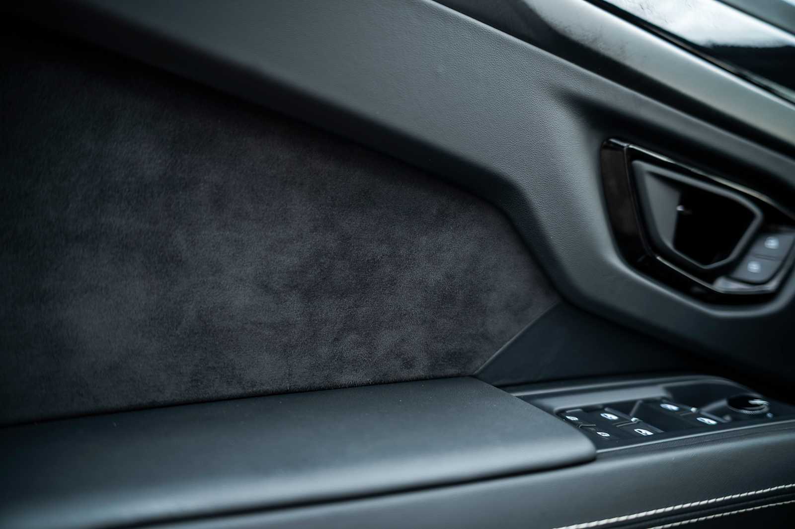 2023 Lamborghini Urus S - Photo 29