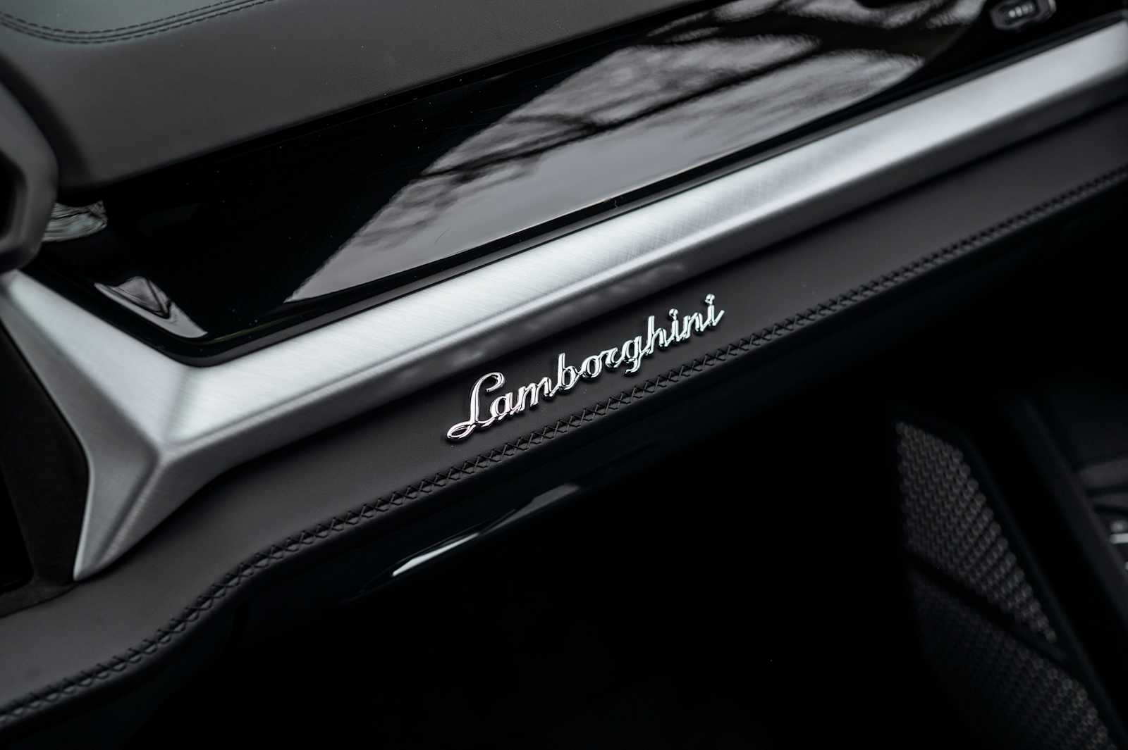 2025 Lamborghini Urus SE - Photo 48