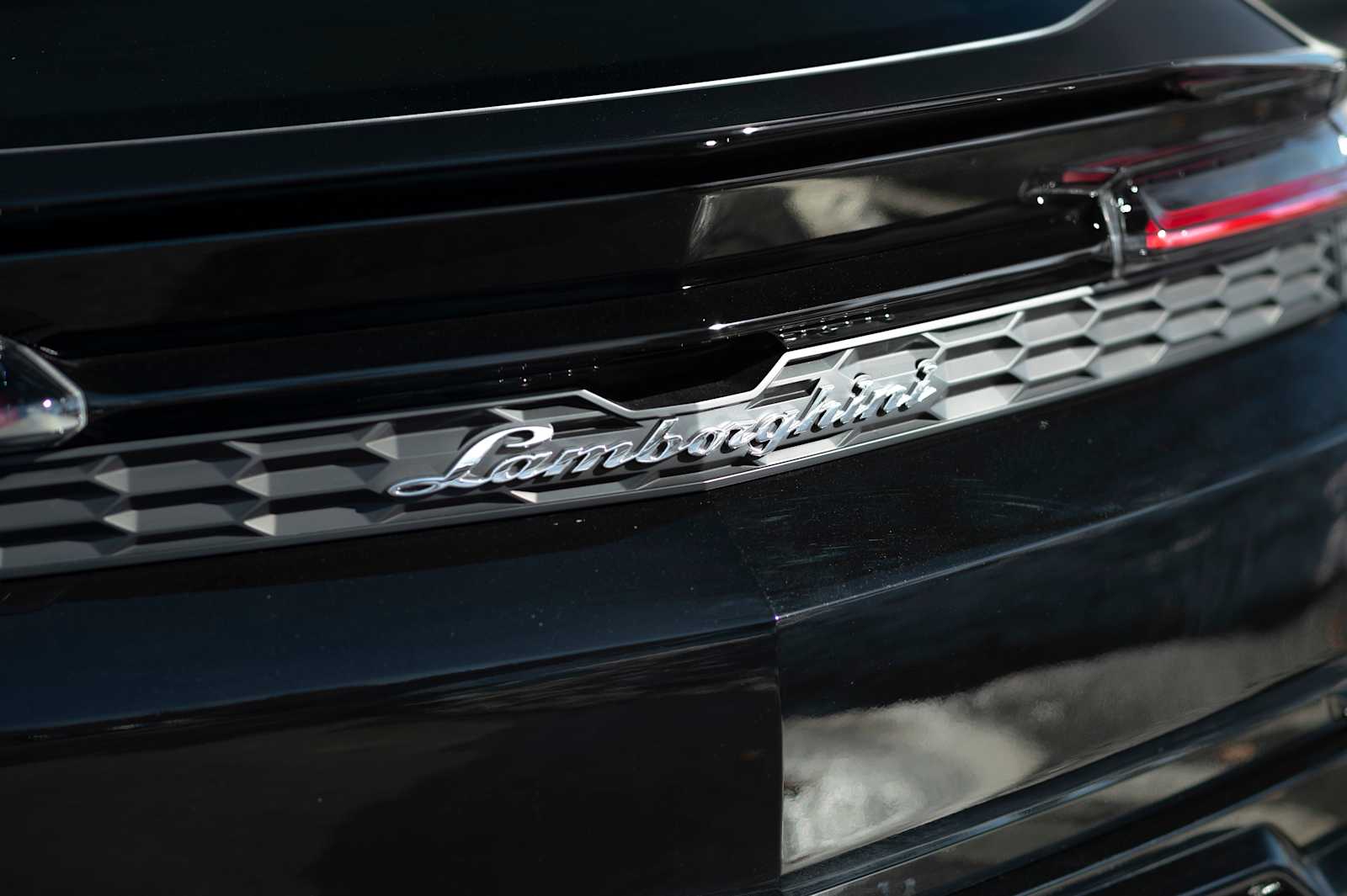 used 2025 Lamborghini Urus car, priced at $319,998