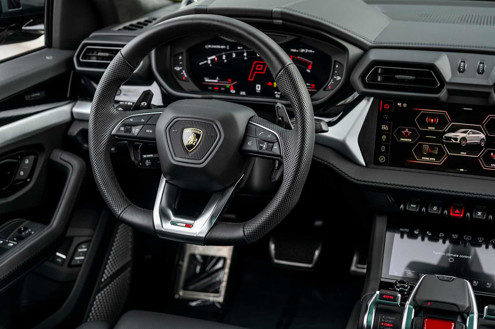 2025 Lamborghini Urus SE - Photo 39