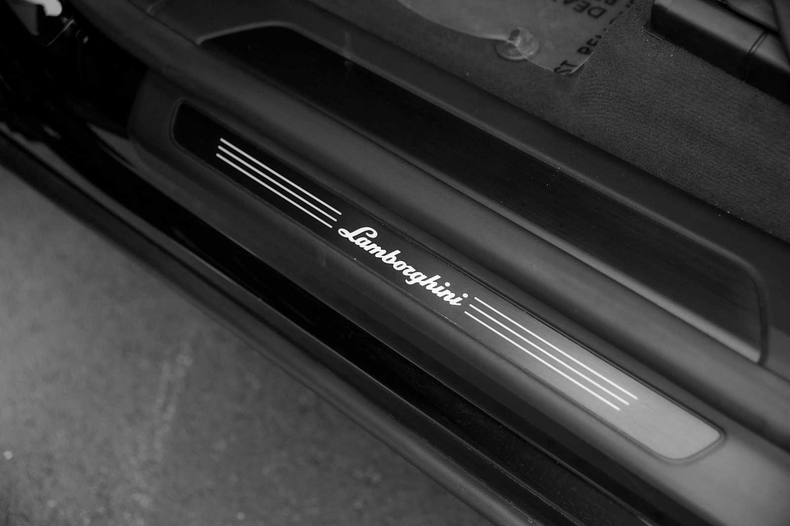 2024 Lamborghini Urus S - Photo 30