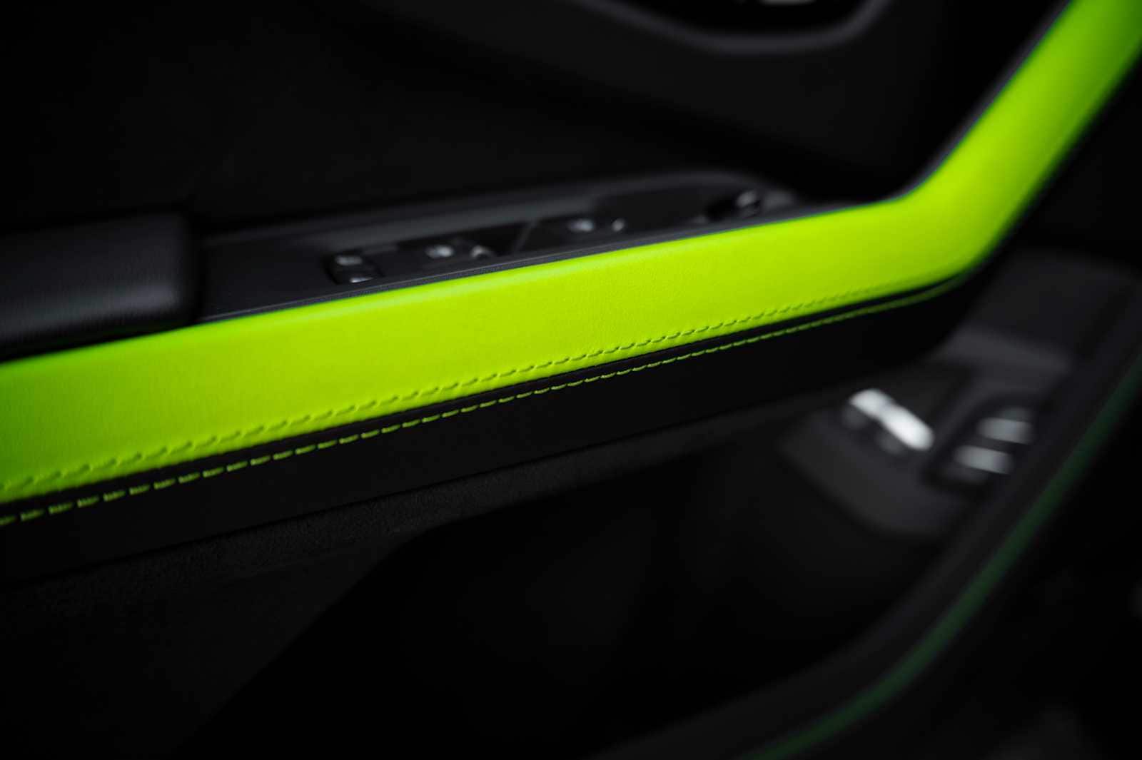 used 2025 Lamborghini Urus car, priced at $319,998