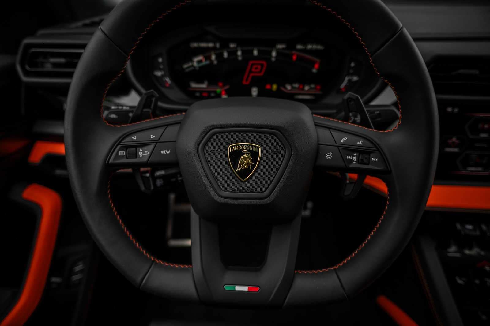 2025 Lamborghini Urus SE - Photo 32