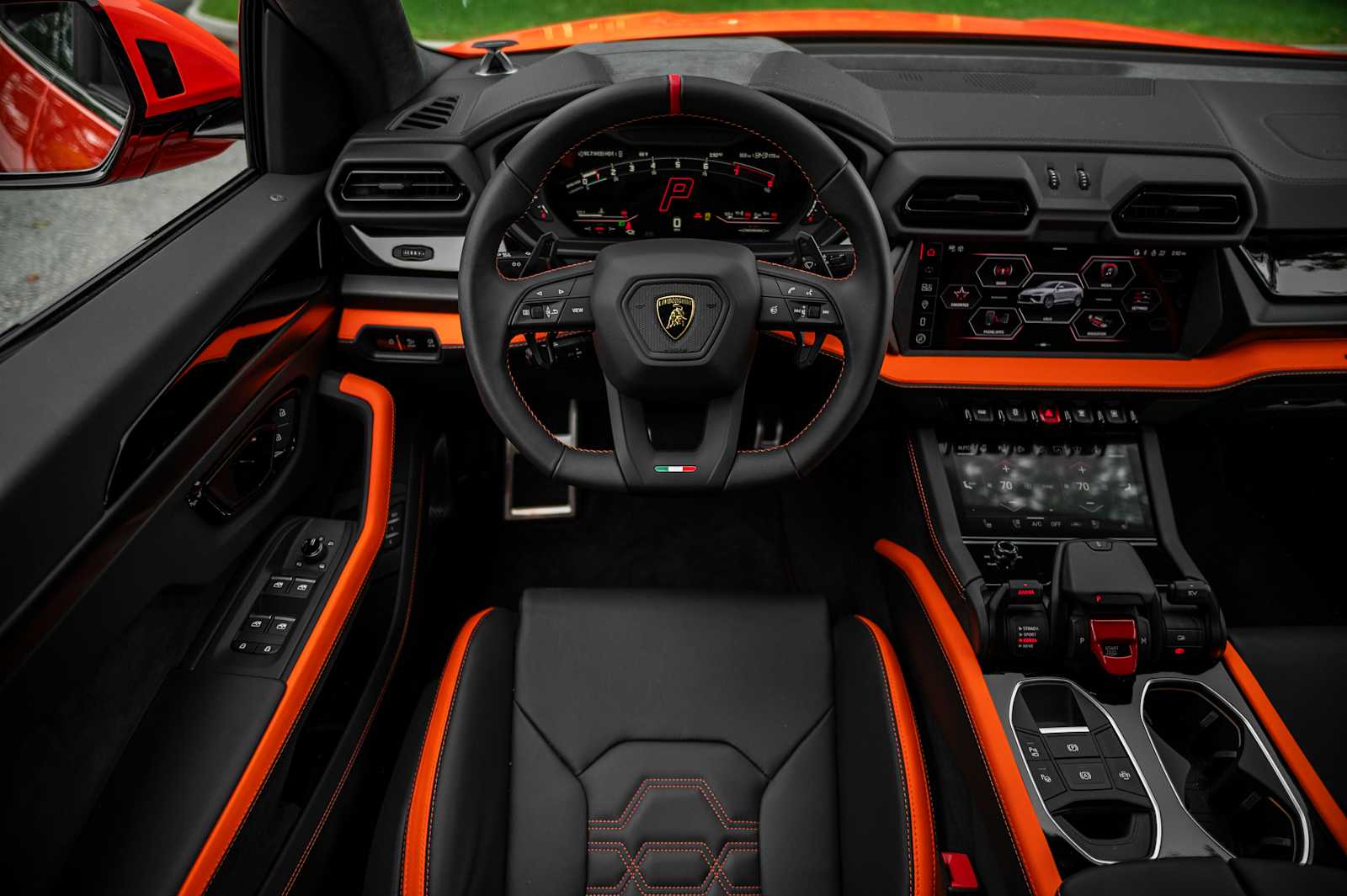 2025 Lamborghini Urus SE - Photo 31