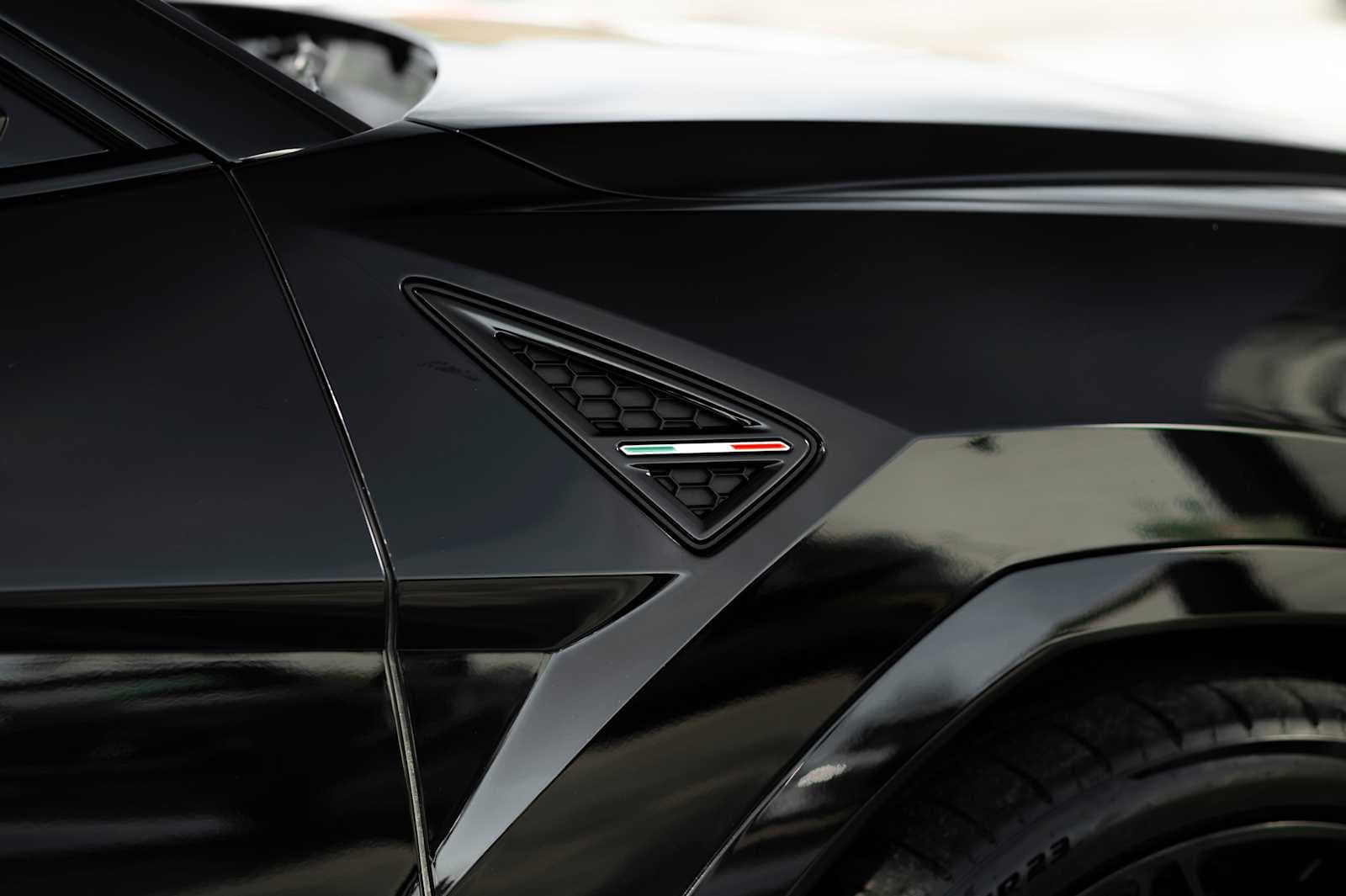 used 2025 Lamborghini Urus car, priced at $319,998