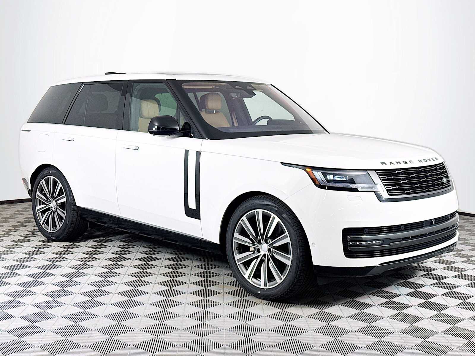 2023 Land Rover Range Rover SE photo 2