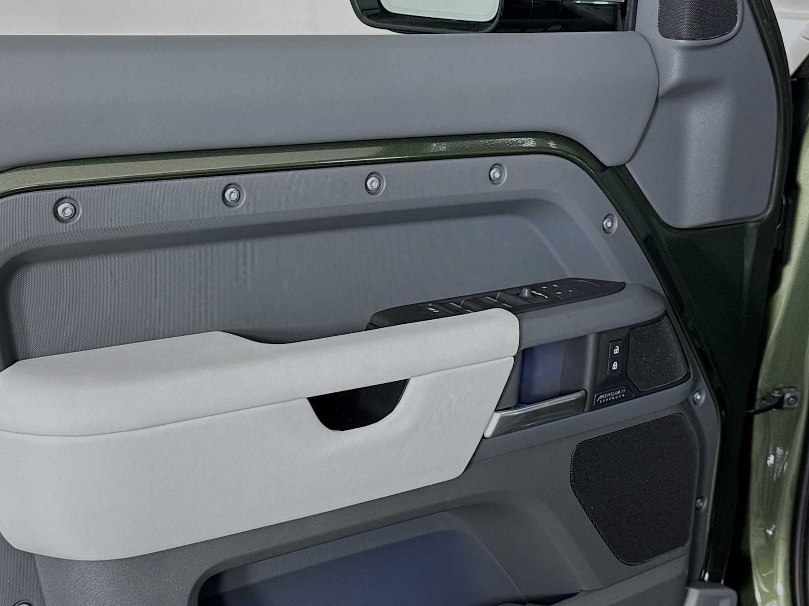 2026 Land Rover Defender X-Dynamic SE - Photo 18