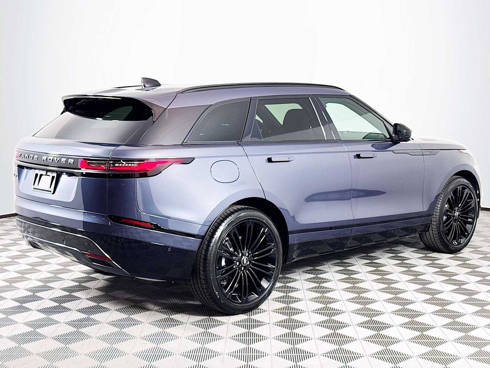 2026 Land Rover Range Rover Velar SE photo 3