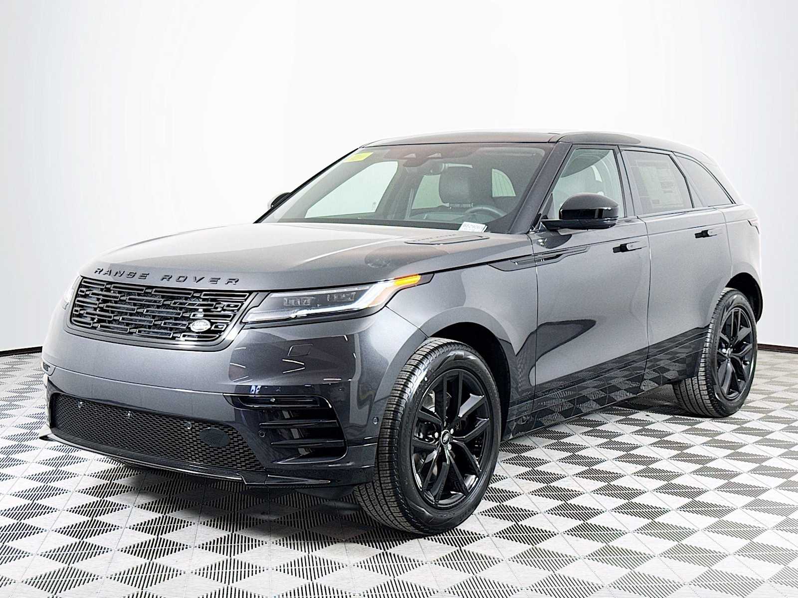 2026 Land Rover Range Rover Velar Dynamic SE's photo