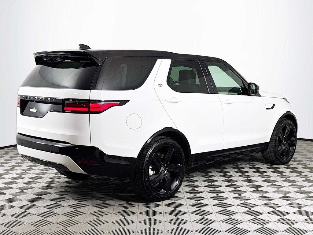 New 2025 Land Rover Discovery Dynamic SE SUV