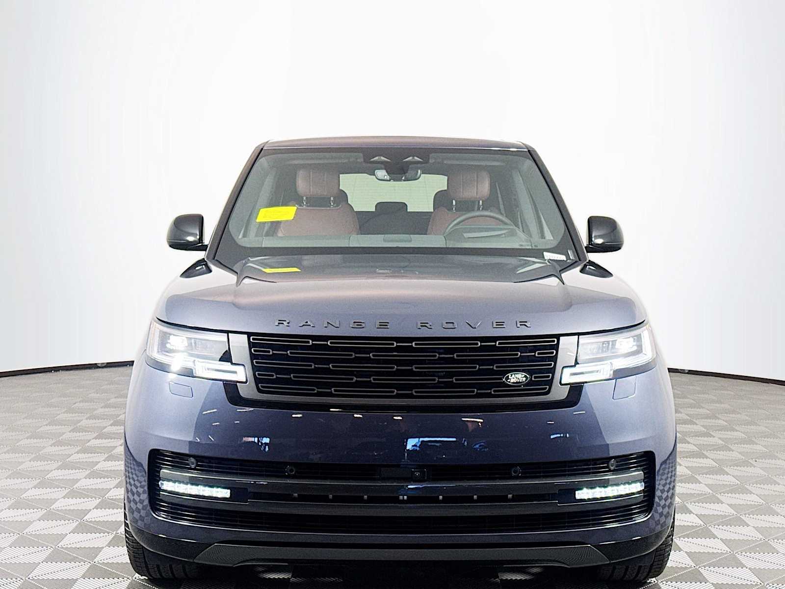 2025 Land Rover Range Rover SE photo 2