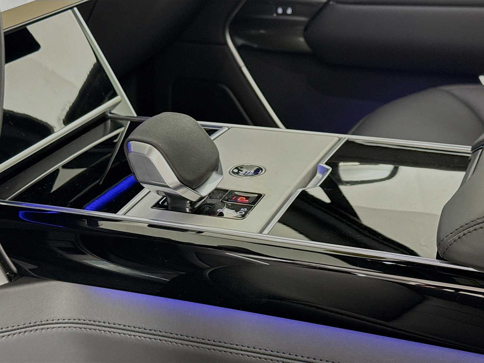 2026 Land Rover Range Rover SE - Photo 10