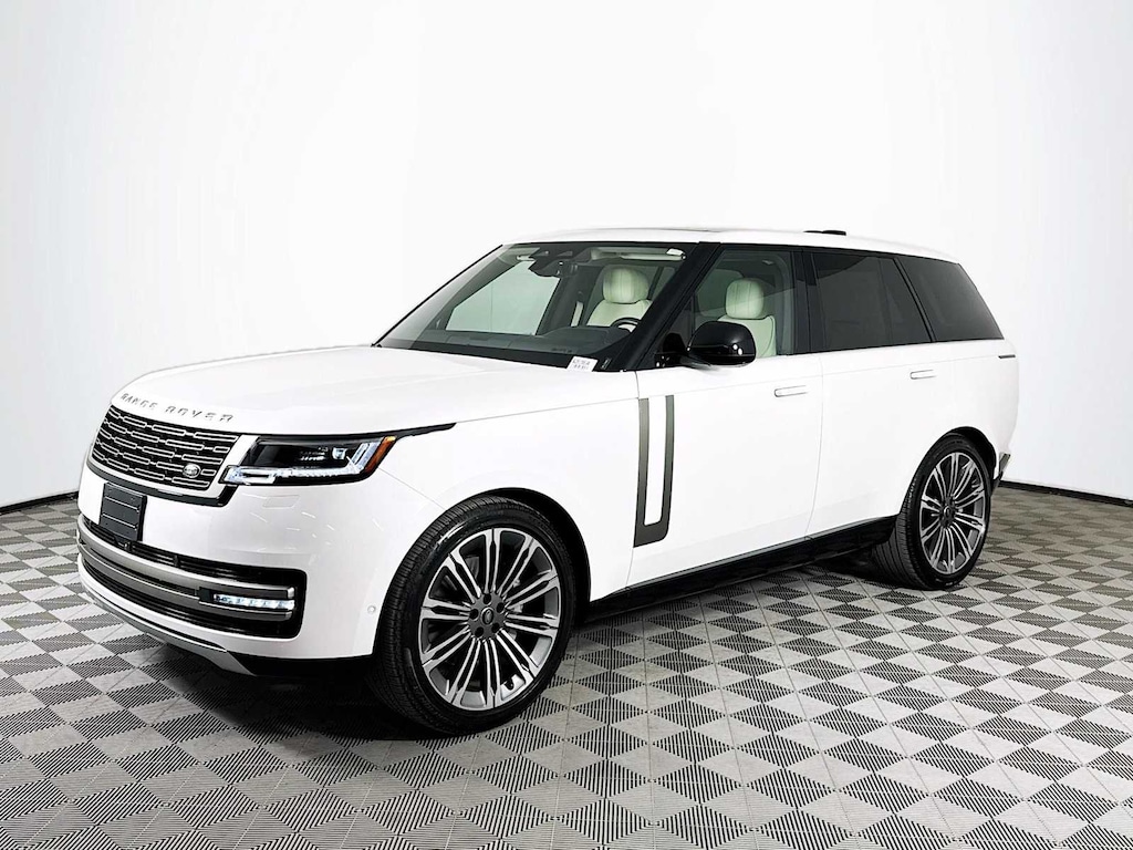 Used 2025 Land Rover Range Rover P400 SE SUV