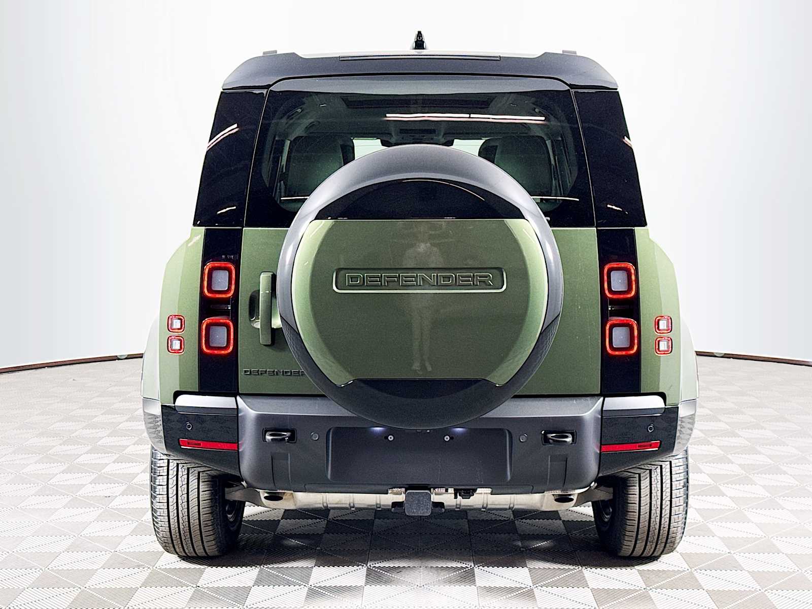 2026 Land Rover Defender X-Dynamic SE - Photo 6