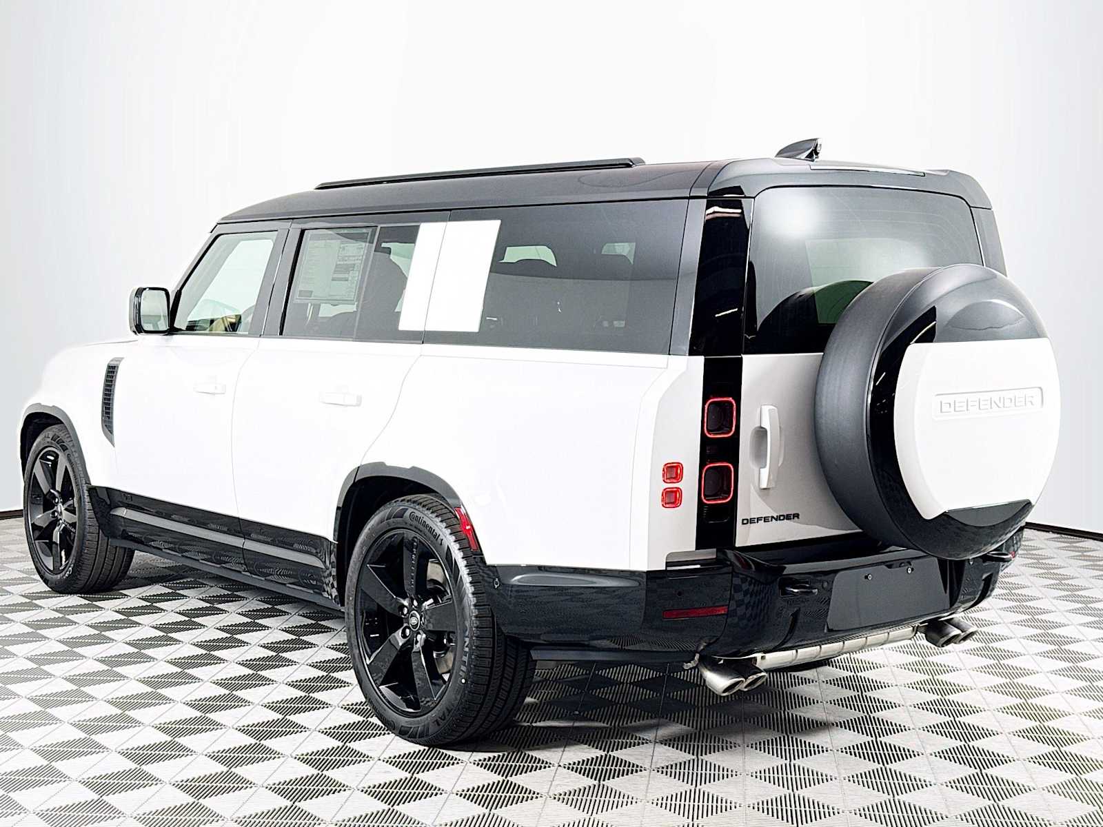 2025 Land Rover Defender V8 - Photo 7