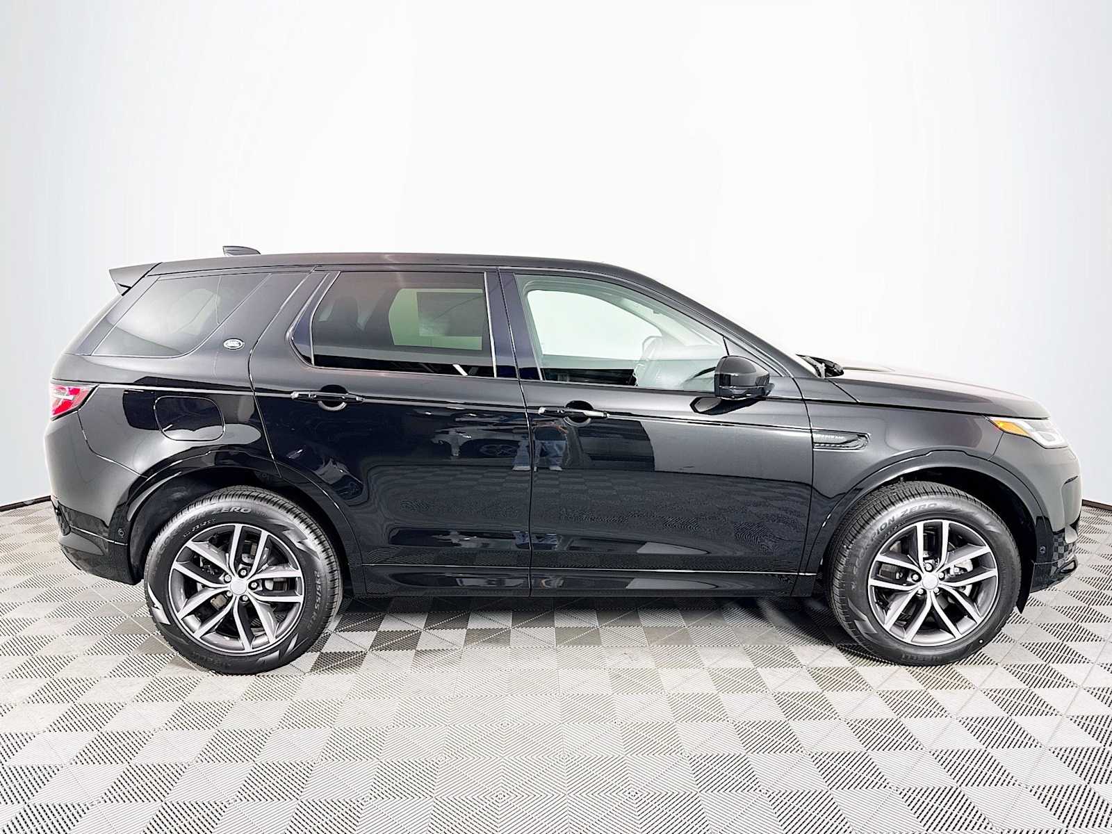 2025 Land Rover Discovery Sport S photo 4