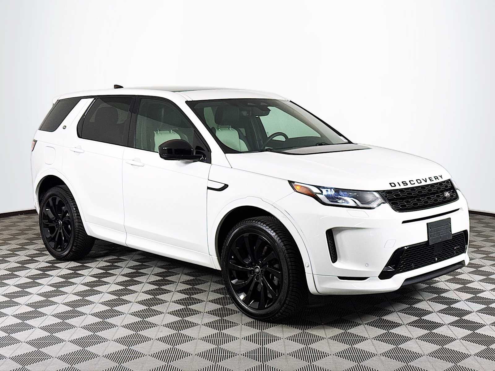 2022 Land Rover Discovery Sport SE R-Dynamic photo 3