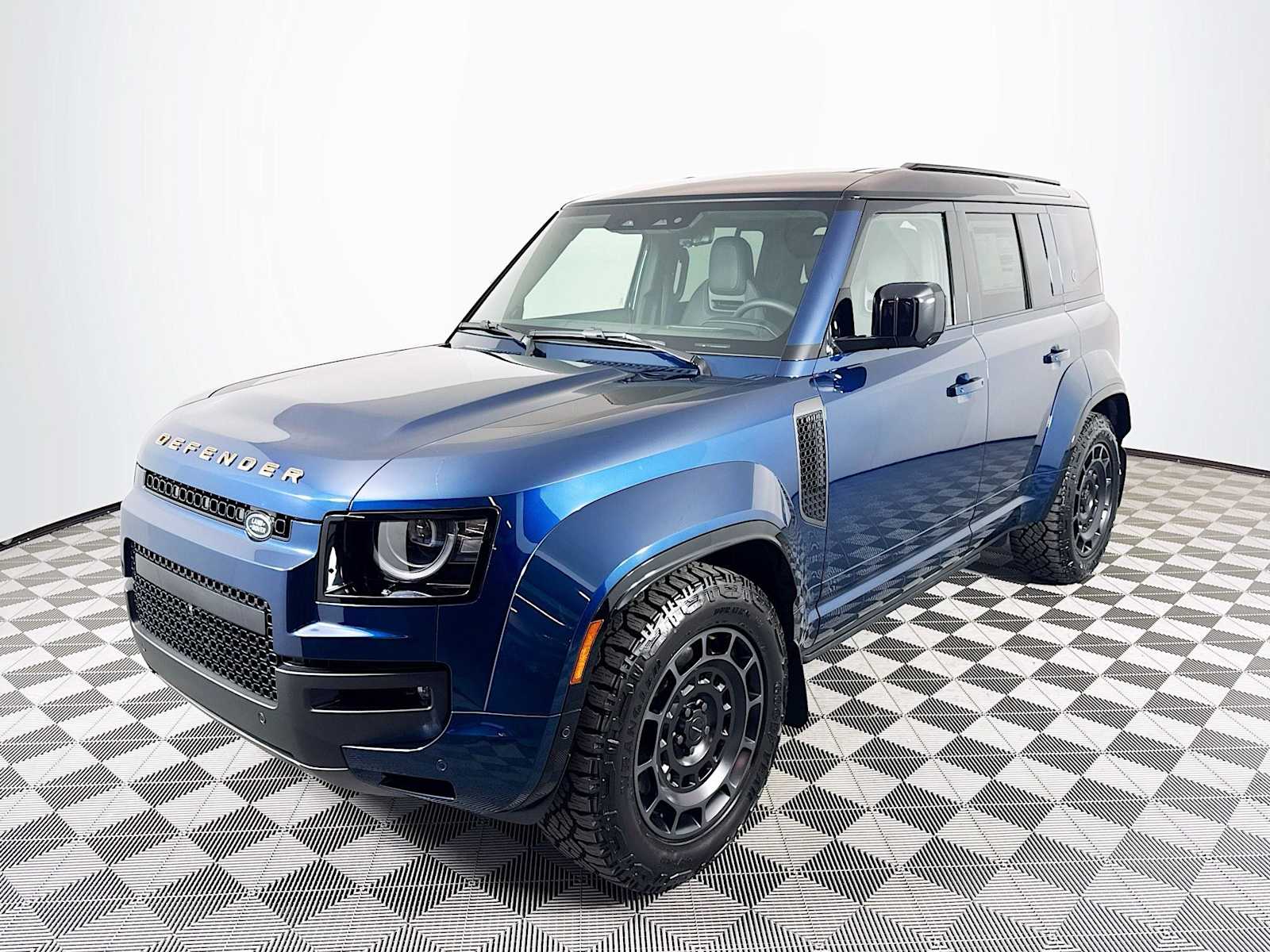 2026 Land Rover Defender OCTA's photo