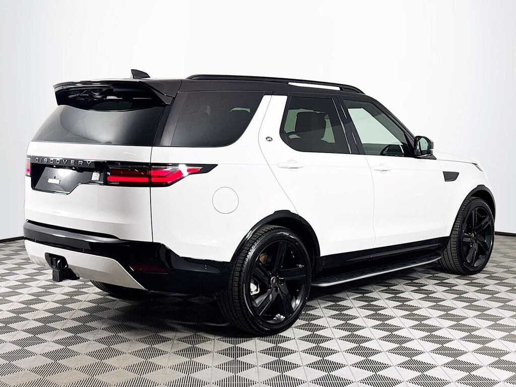 New 2025 Land Rover Discovery Dynamic SE SUV