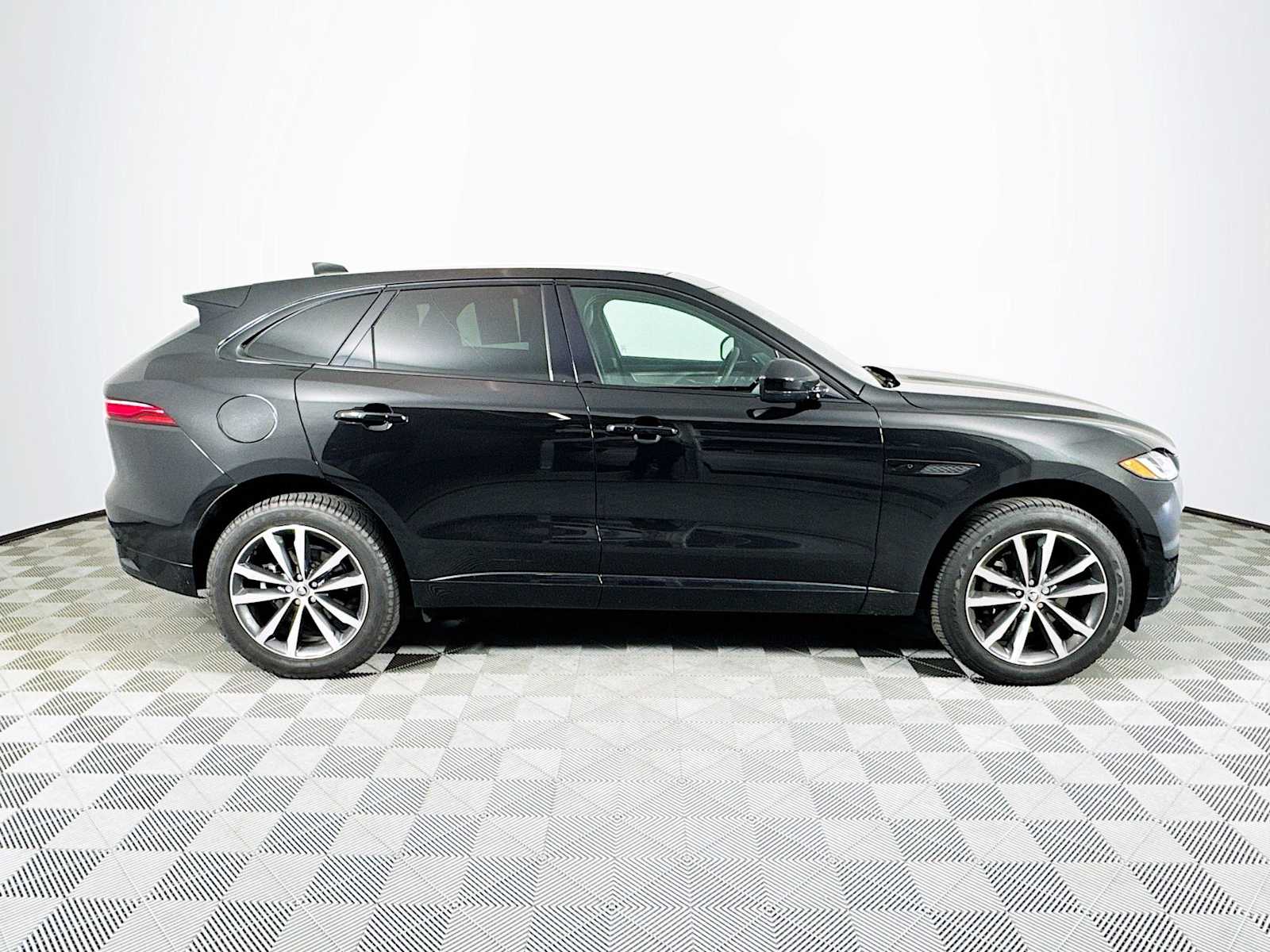 2025 Jaguar F-PACE P250 R-Dynamic S photo 4