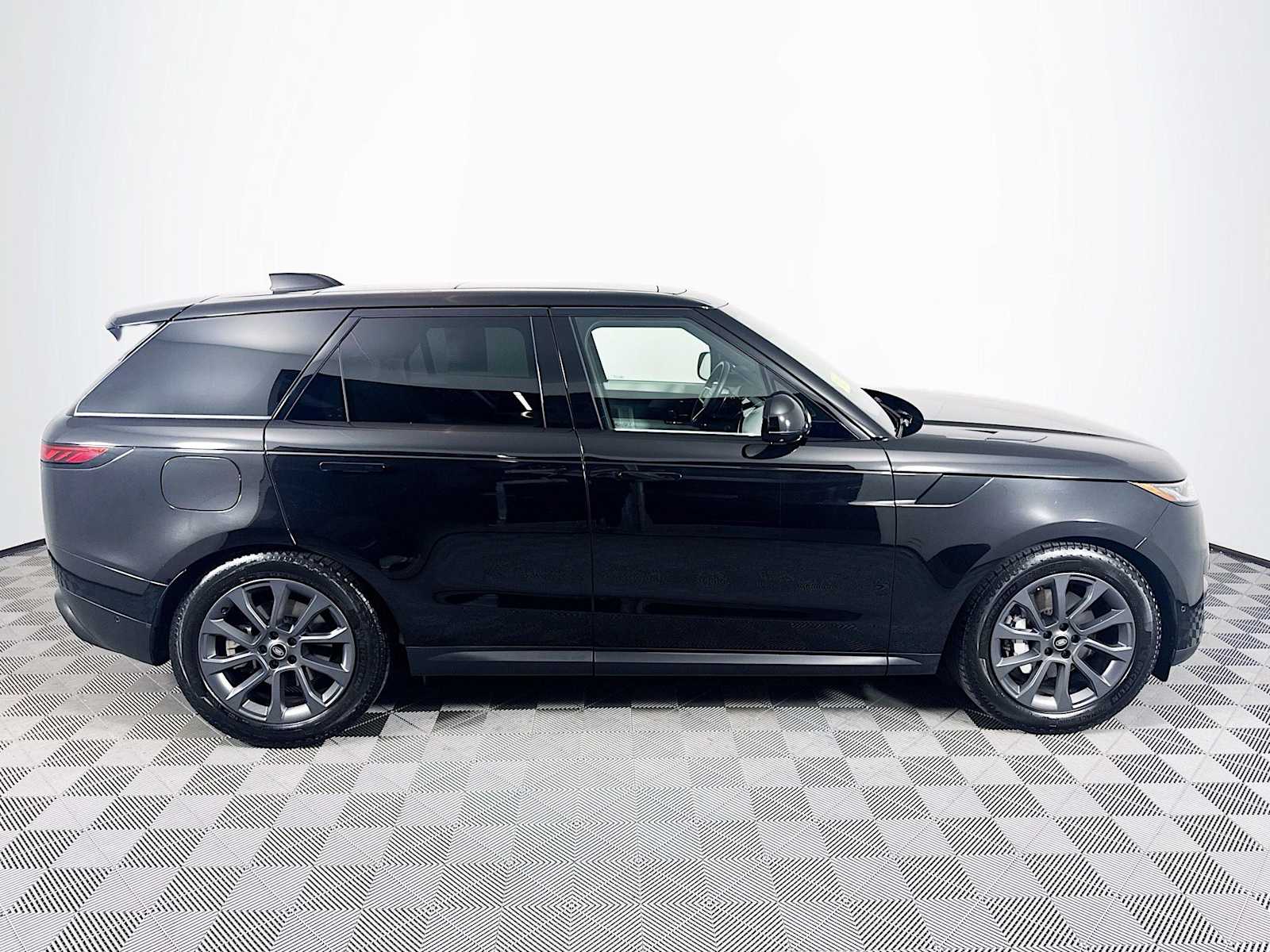2024 Land Rover Range Rover Sport SE photo 4