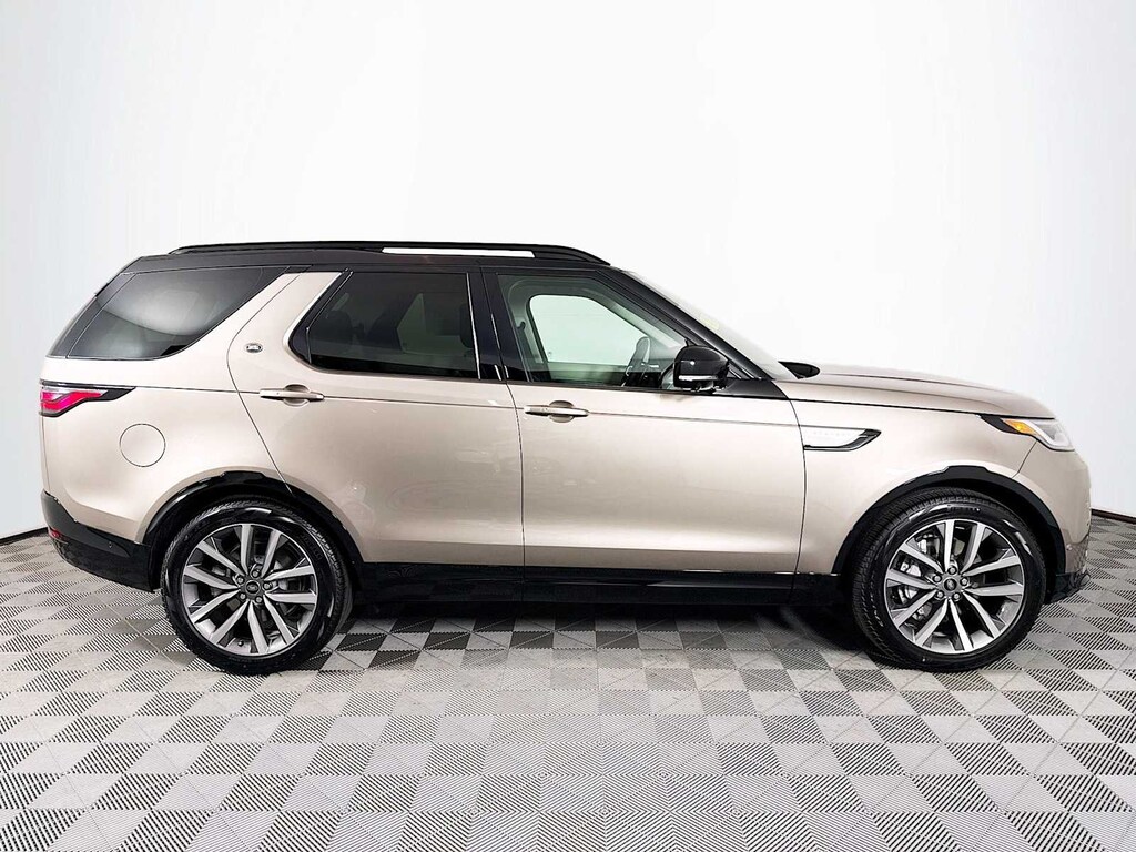 New 2026 Land Rover Discovery Dynamic SE SUV