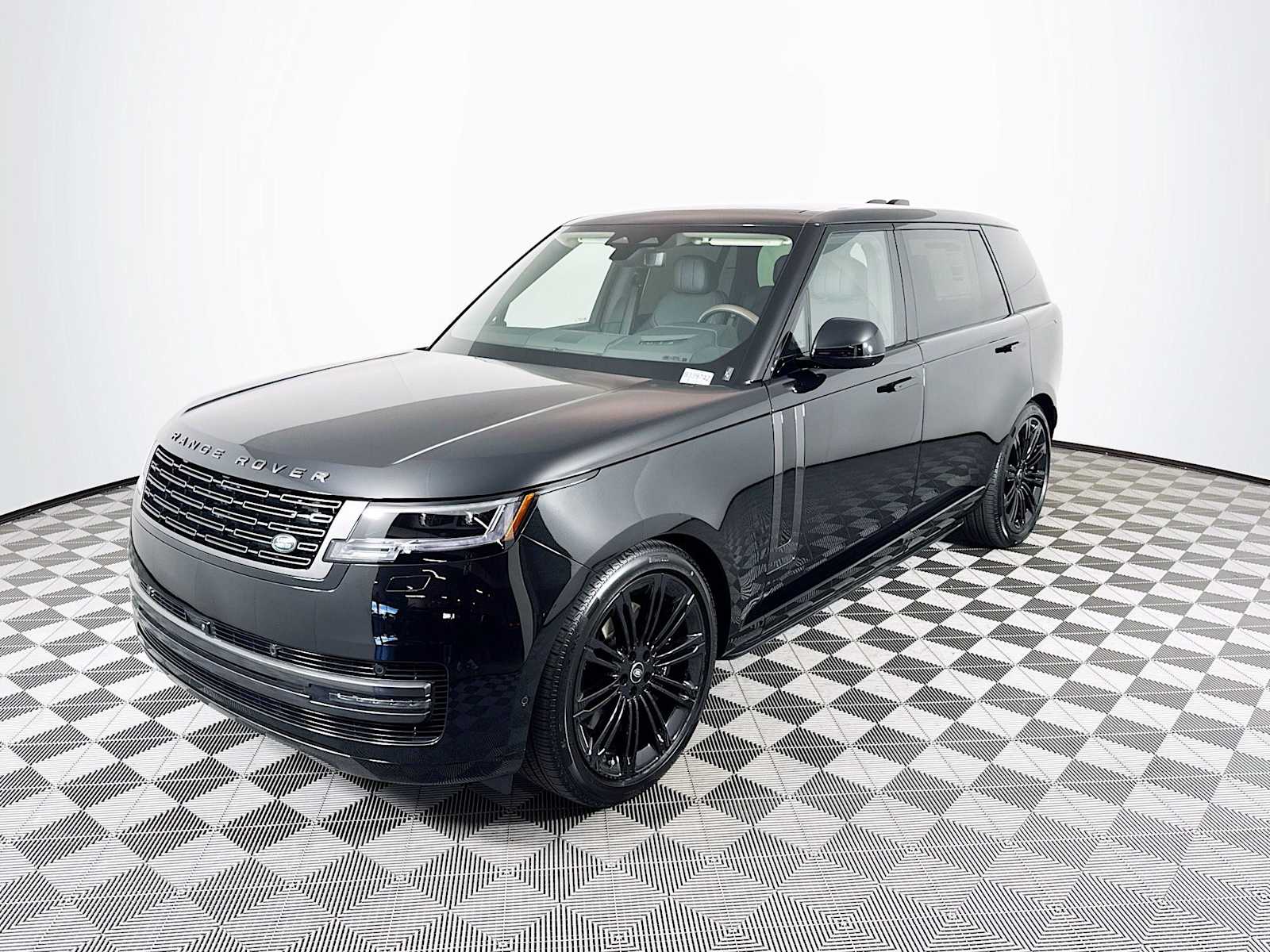 2025 Land Rover Range Rover SE's photo