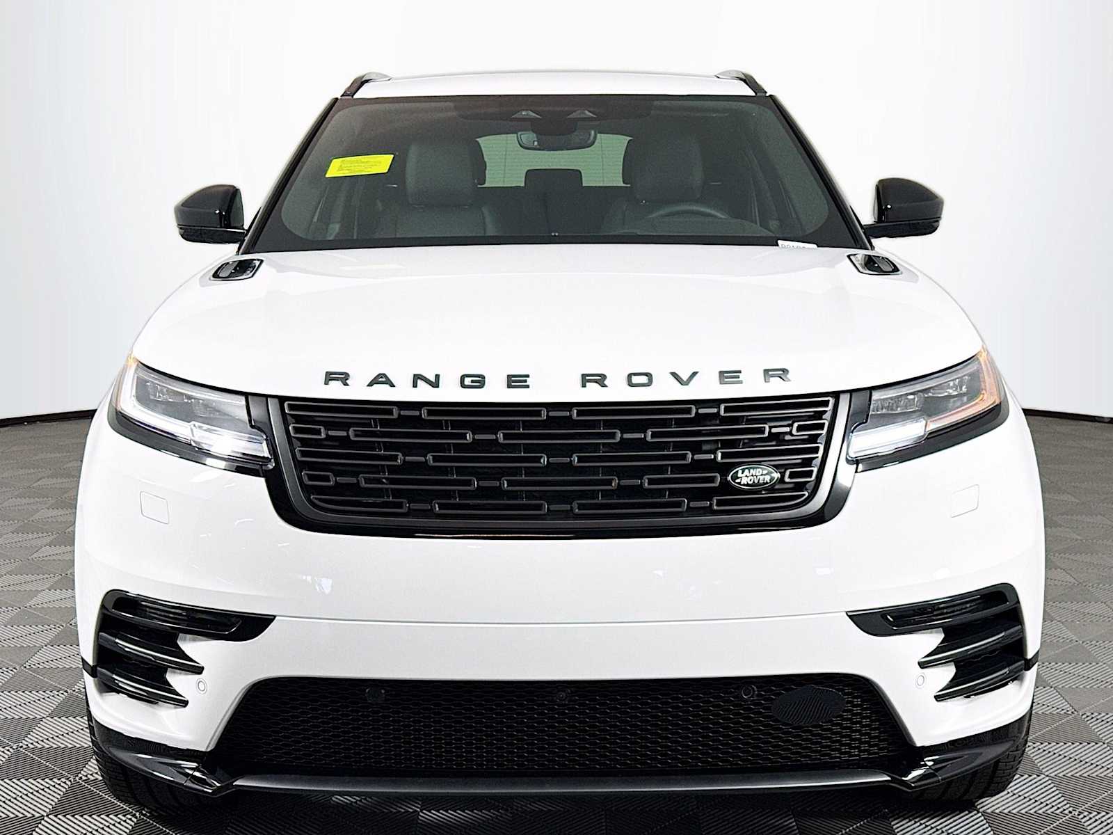 2026 Land Rover Range Rover Velar SE photo 2