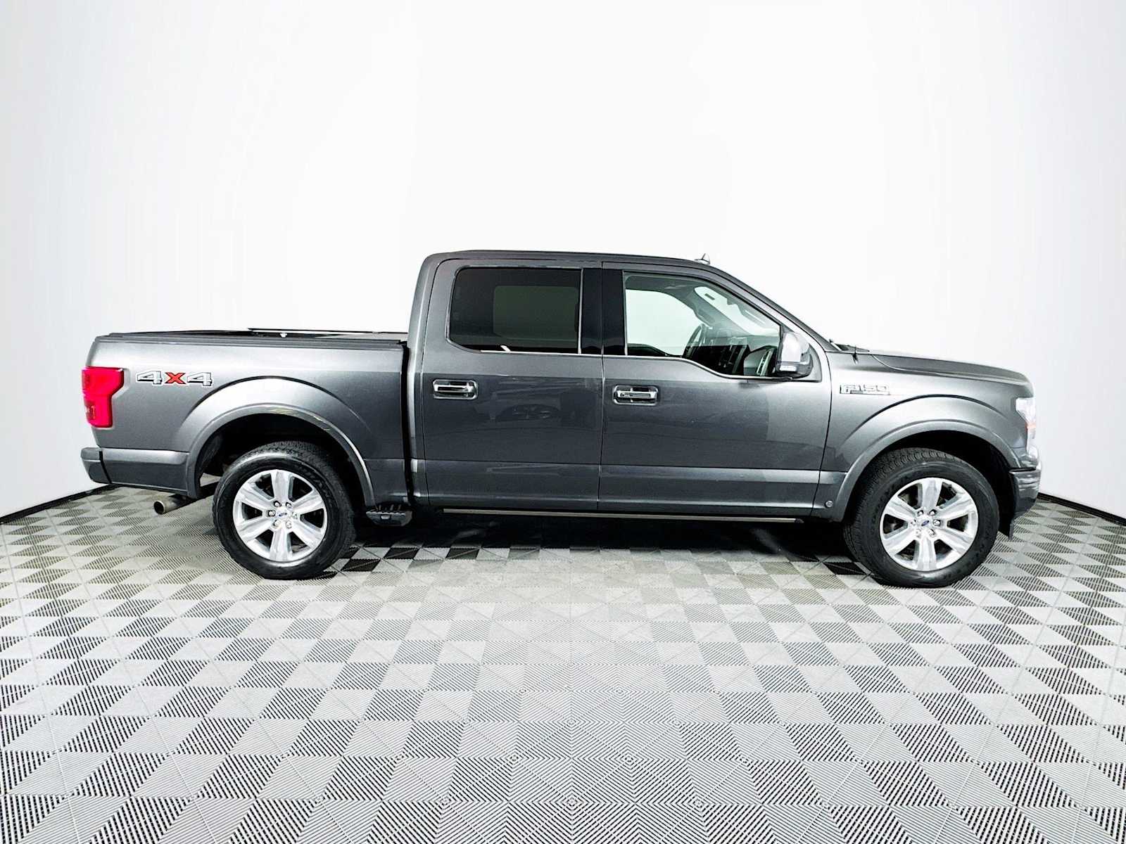 2018 Ford F-150 Platinum photo 4