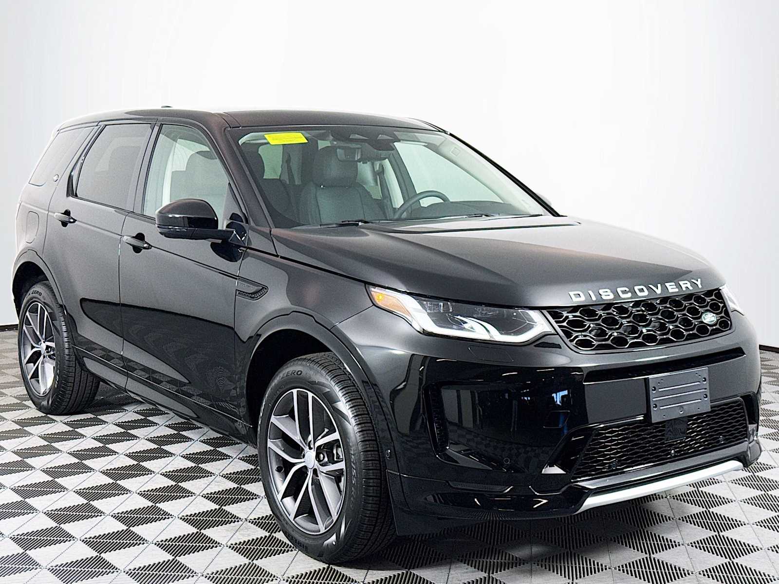 2025 Land Rover Discovery Sport S photo 3