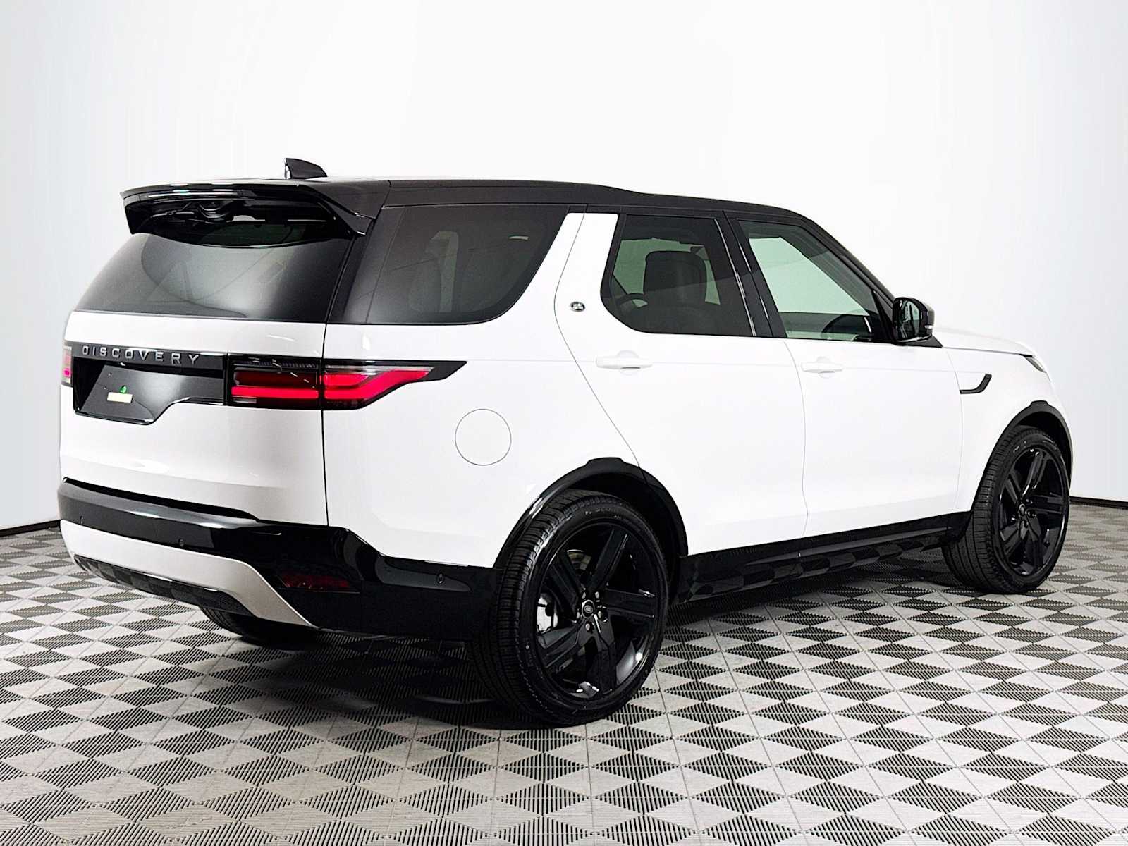 2025 Land Rover Discovery SE photo 4