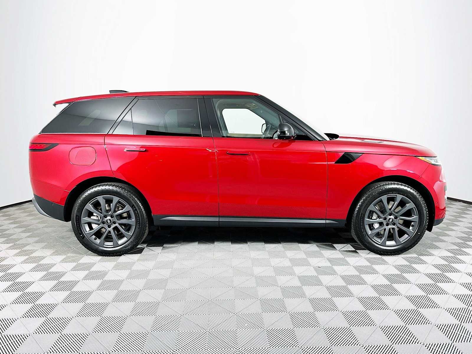 2024 Land Rover Range Rover Sport SE photo 4