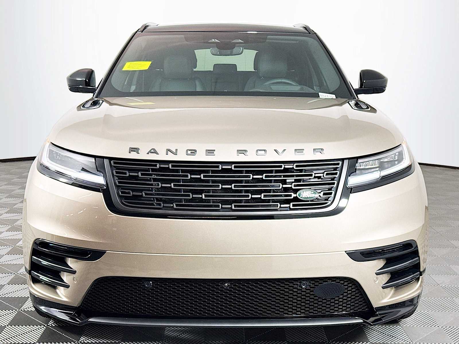 2026 Land Rover Range Rover Velar SE photo 2